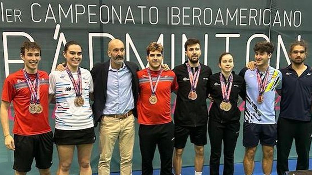 Joan Monroy i Carlos Piris, amb les medalles