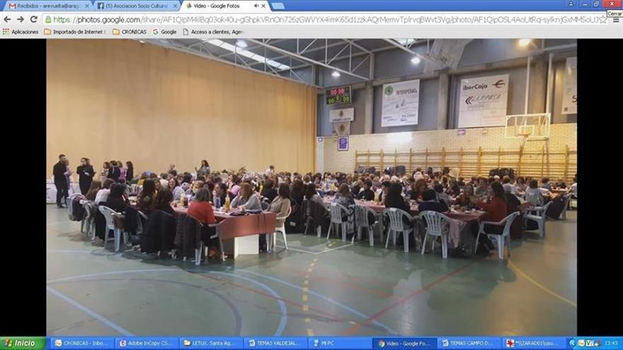 Las mujeres celebran una gran fiesta para honrar a su santa