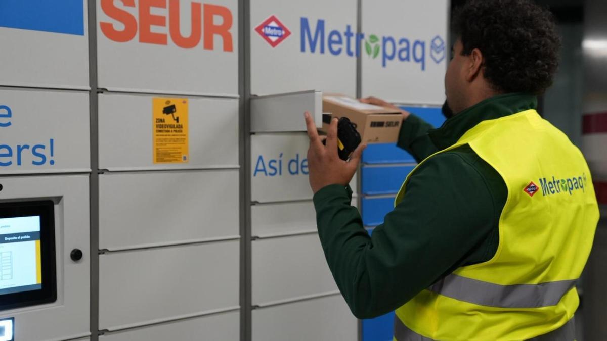 La Comunidad de Madrid supera los 174.000 paquetes transportados a través de Metro y evita 158.000 kilómetros de reparto en superficie.