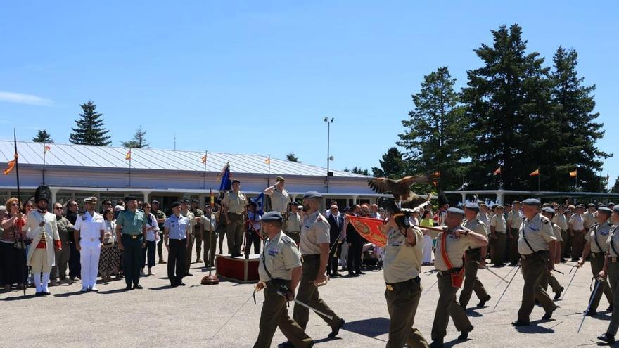 Una parada militar en su base de Pontevedra conmemora los 60