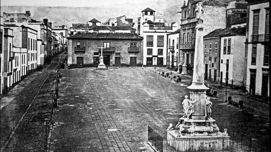 La Plaza de La Candelaria, a través de su primera fotografía