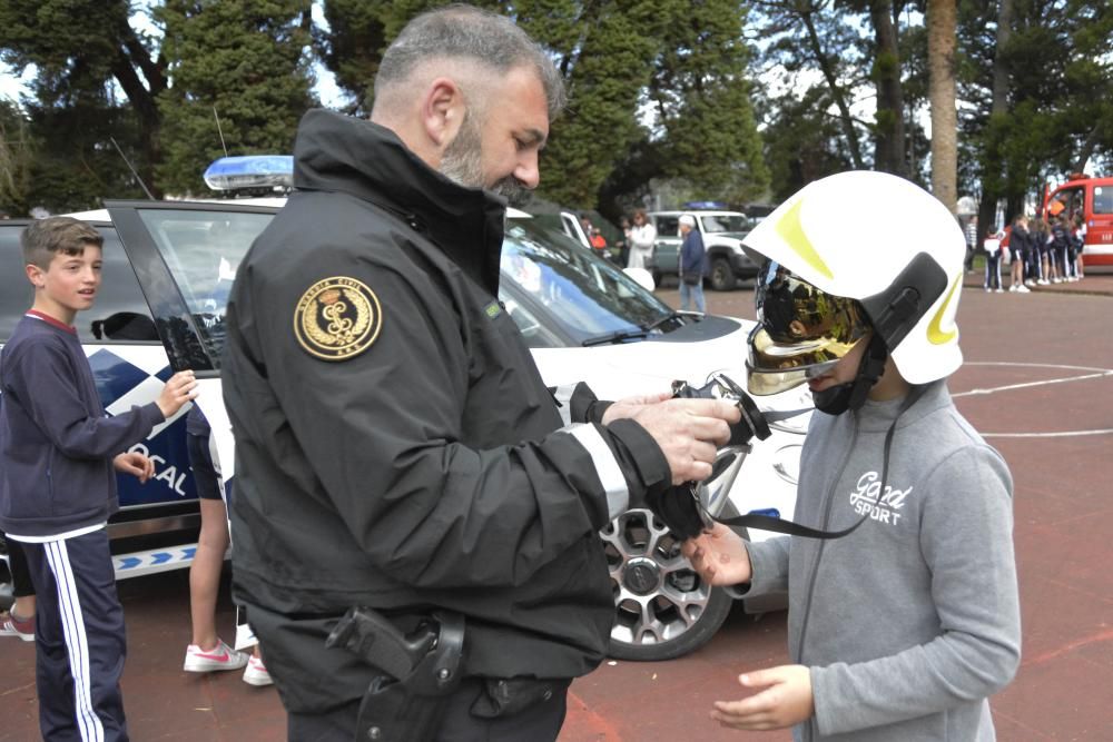 Exhibición solidaria de la Guardia Civil para recaudar fondos para Cruz Roja