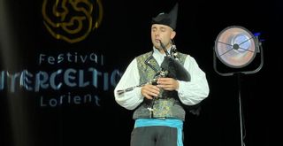 El gaitero allerano Diego Lobo gana el MacCrimmon en Lorient