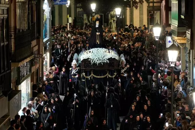 GALERÍA | Zamora acompaña a La Soledad en una de las noches más sobrecogedoras de la Semana Santa