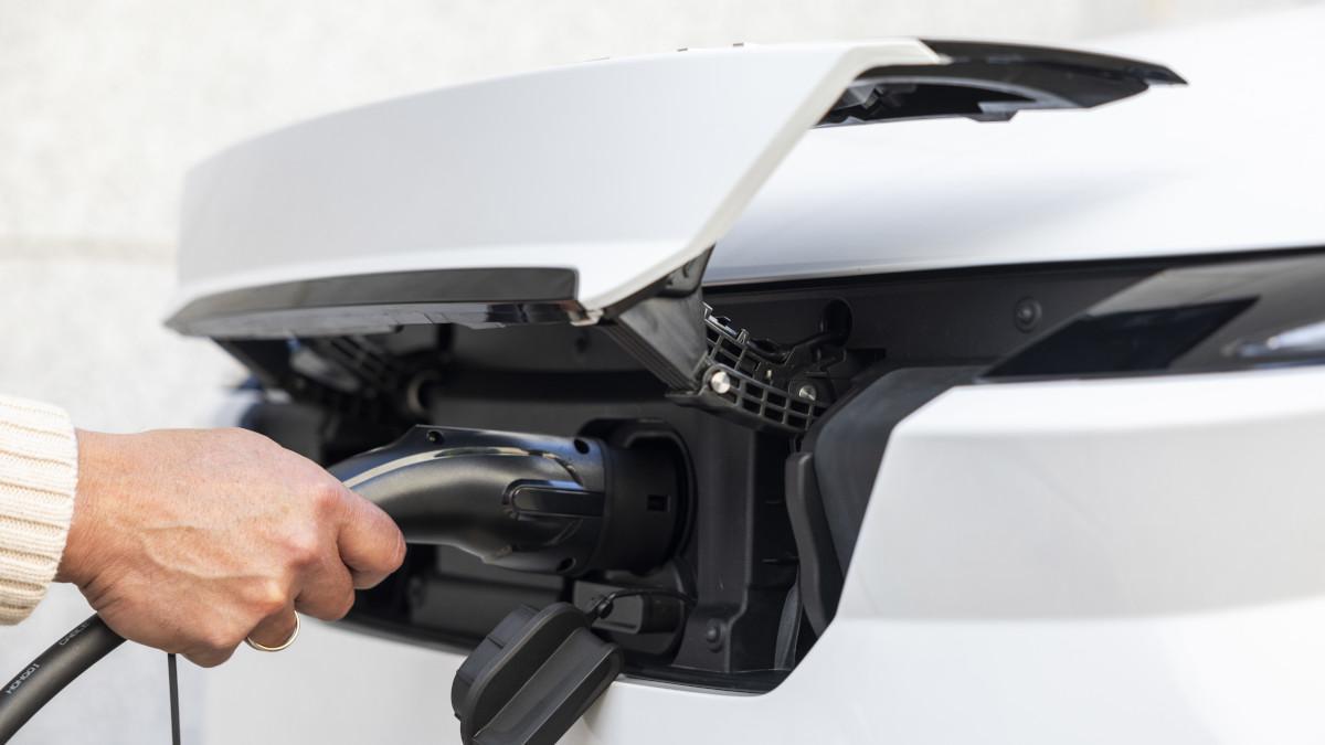 Recarga de un coche eléctrico