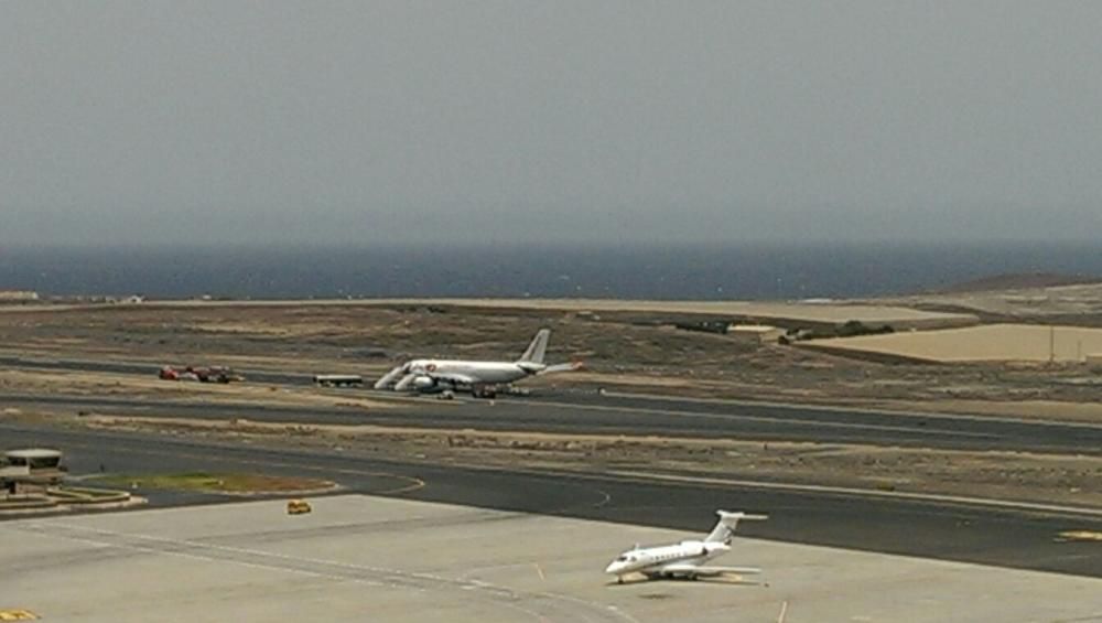 Un avión deja inoperativo el Reina Sofía