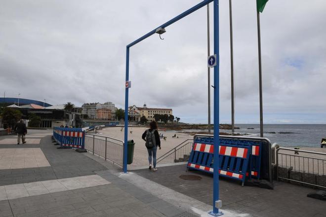 A Coruña instala arcos de control de aforo en las playas