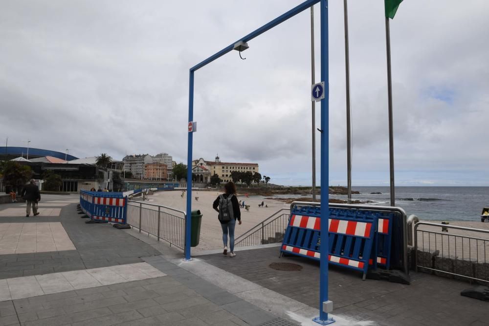 Arcos de control de aforo en playas de A Coruña