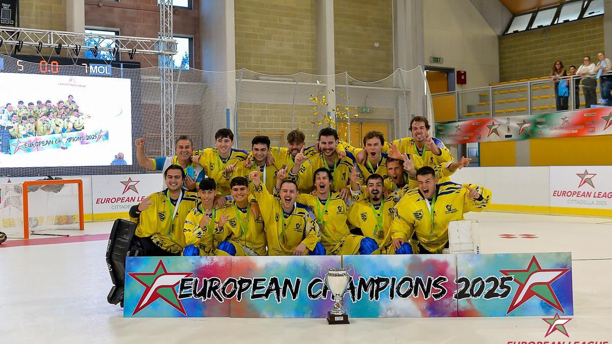 La plantilla del Molina Sport celebra ayer su tercera European League en Cittadella, Italia.