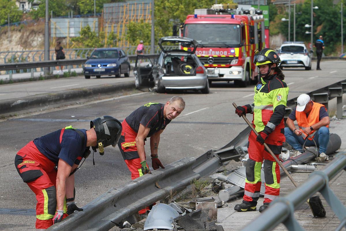 Una intervención de los bomberos de Ourense tras un siniestro de tráfico en la ciudad, en 2024.