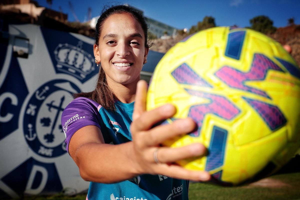 Sakina, jugadora del CD Tenerife Femenino