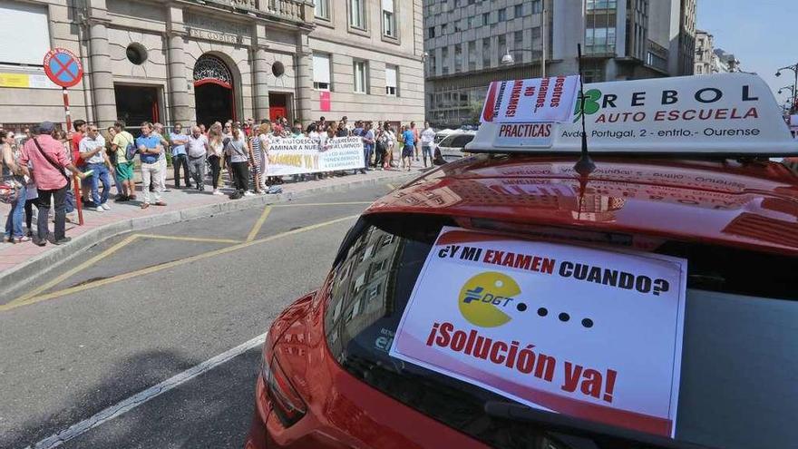 Protesta de profesores de autoescuela este verano en Ourense por la huelga de examinadores.