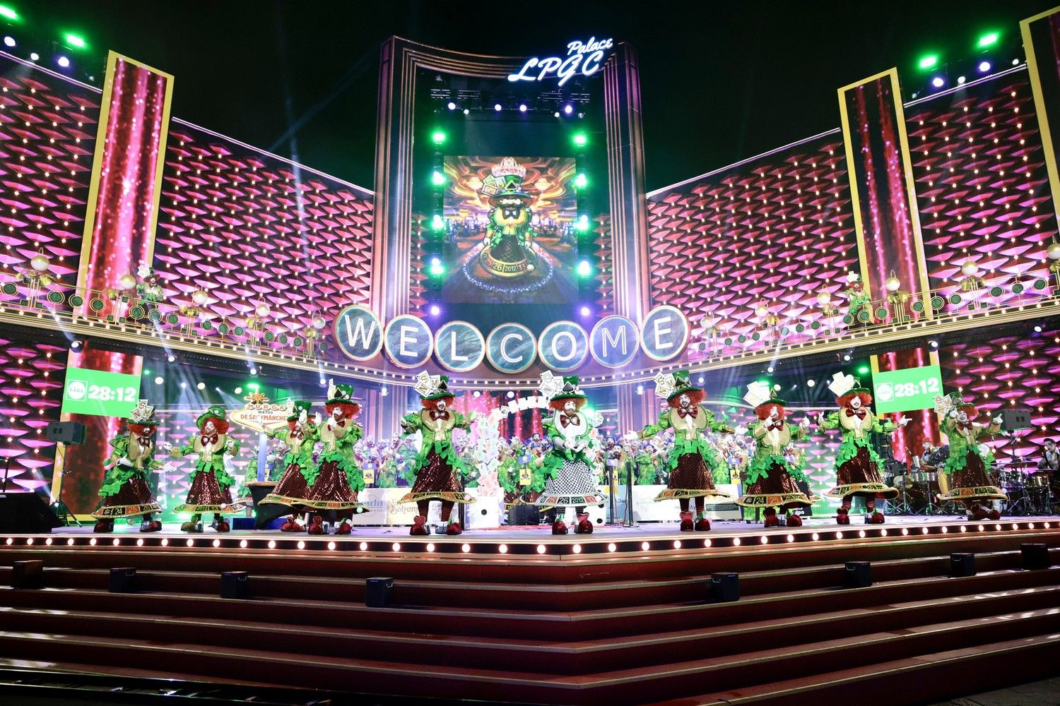 Los Nietos de Sarymánchez sobre el escenario.