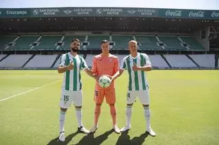 La presentación con el Córdoba CF de Obolskii, Xavi Sintes y Ramón Vila, en imágenes