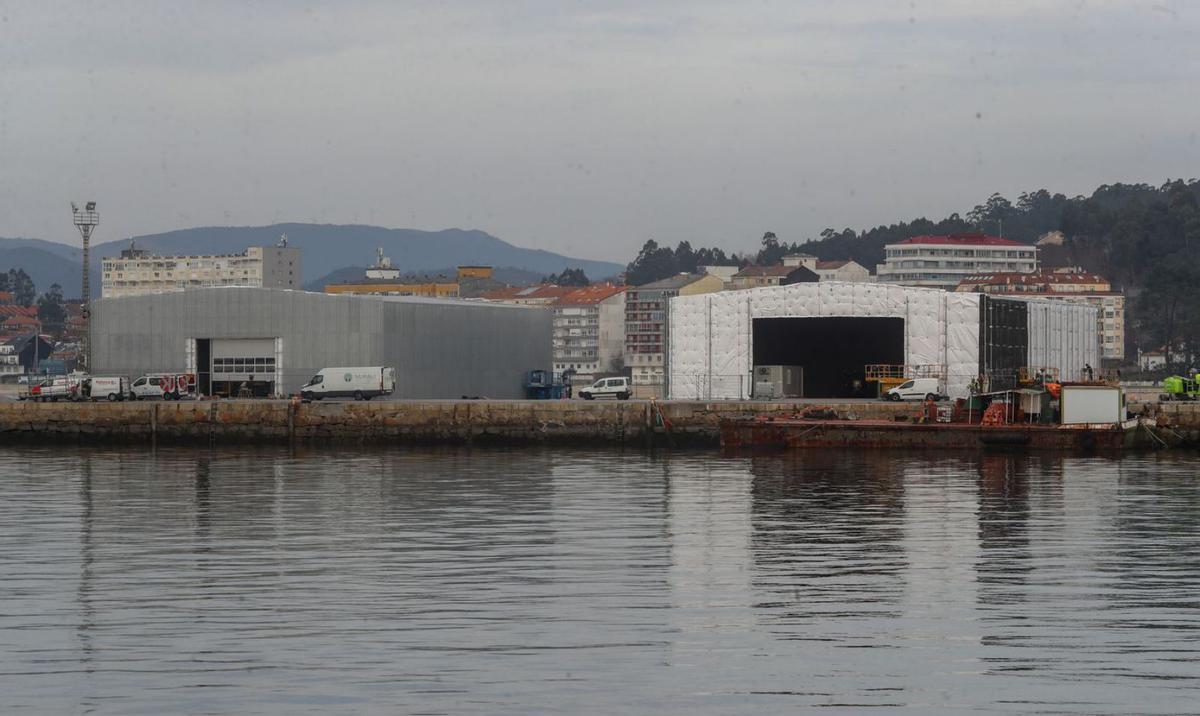 Las obras de aislamiento en las naves de Parquistas de Carril están en marcha.   | // IÑAKI ABELLA