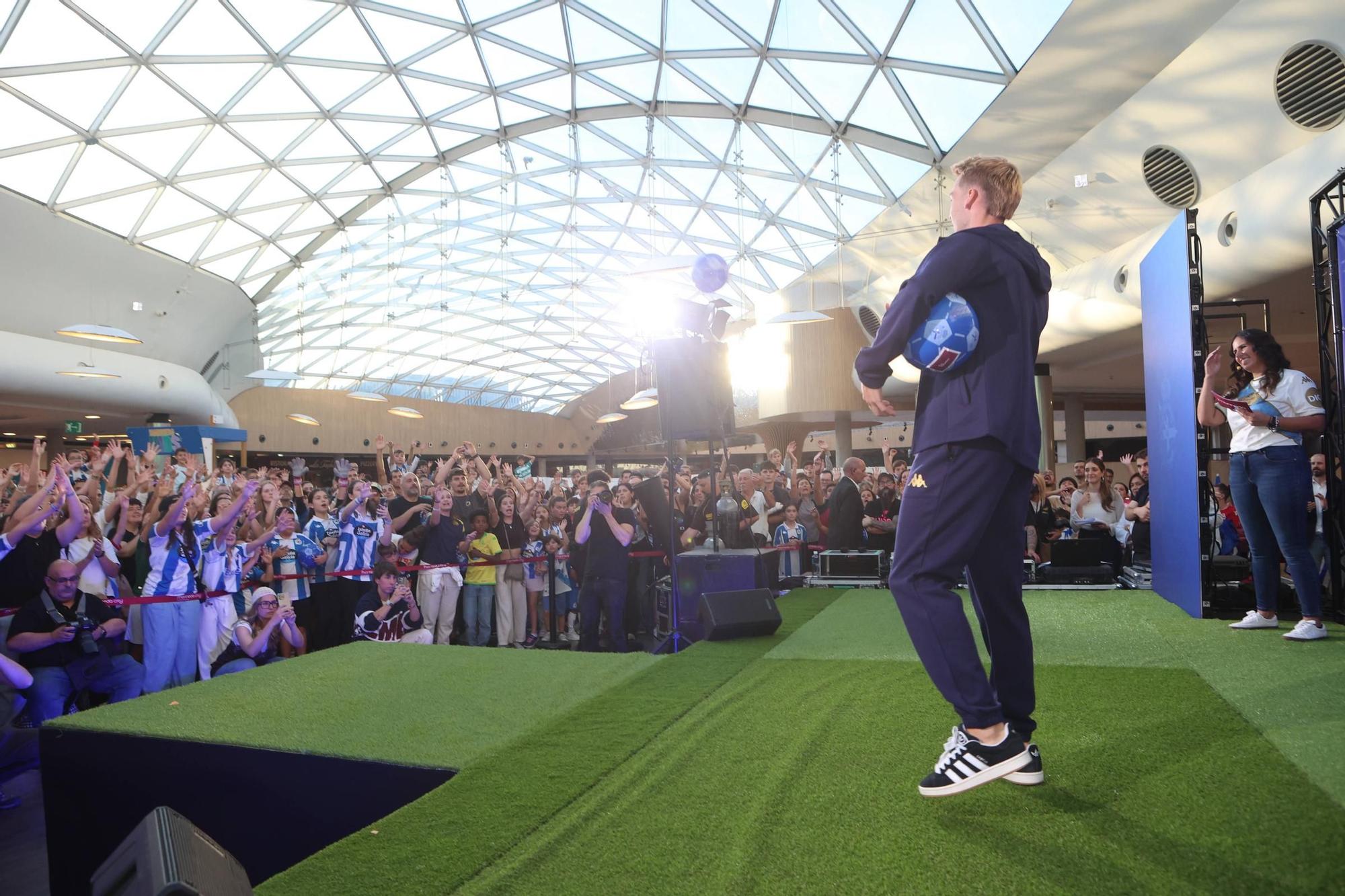 El Deportivo presenta en Marineda City sus equipaciones para la temporada 2025-2026