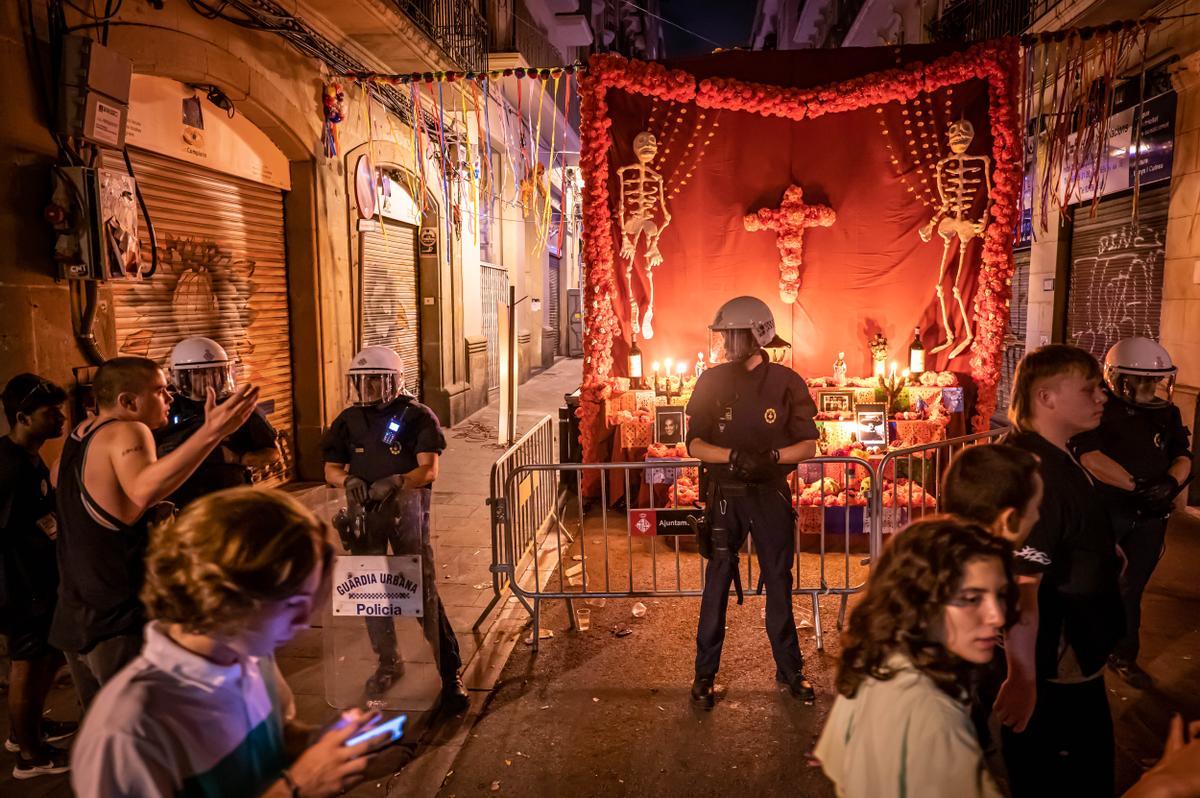 Ambiente nocturno de la Festividad de Santa María, en el barrio de Gràcia