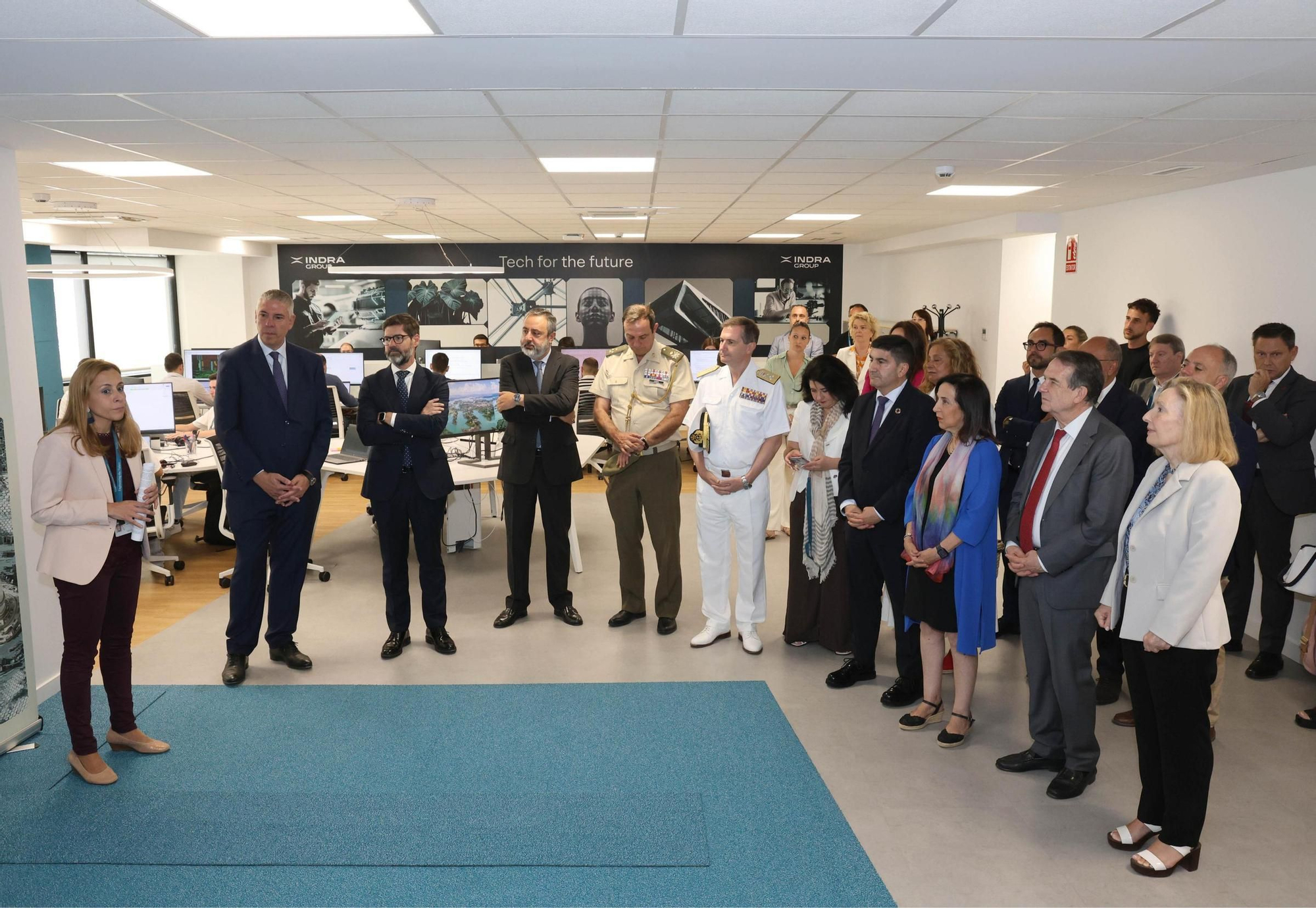 La ministra de Defensa, Margarita Robles, visita la sede de Indra en Vigo