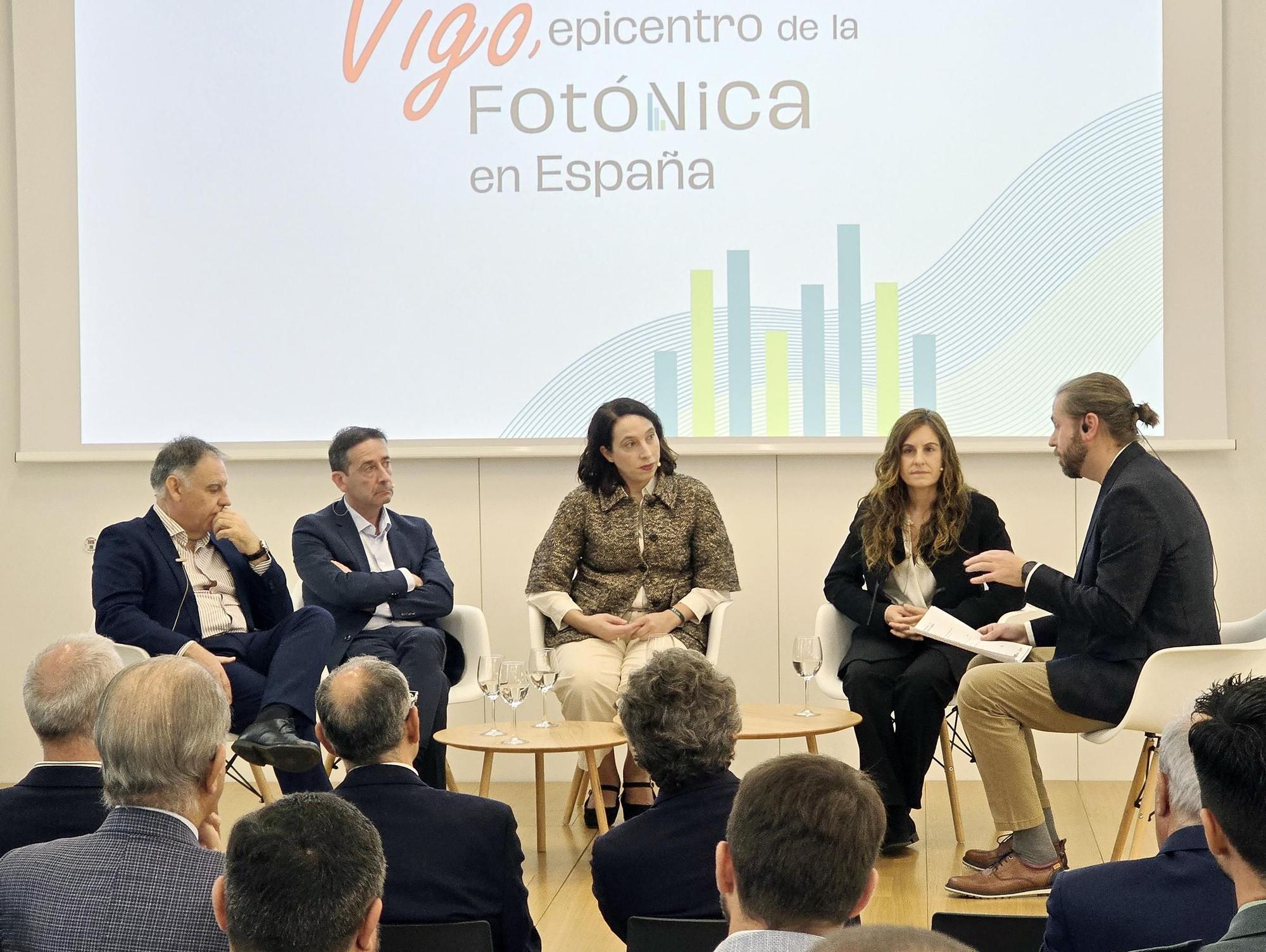 Mesa Redonda: “El efecto tractor de la planta de fotones”