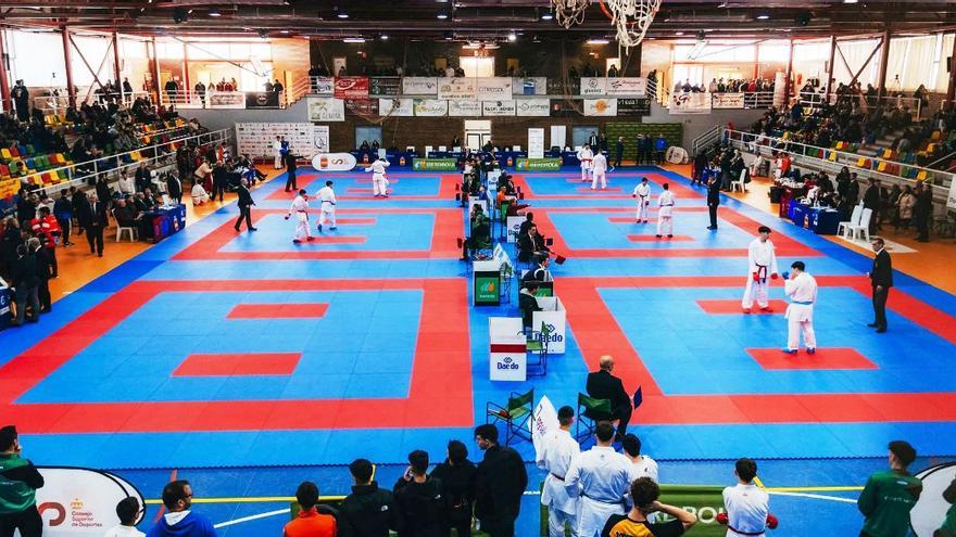 Más de 750 karatecas participan en la Liga Nacional de Palma del Río