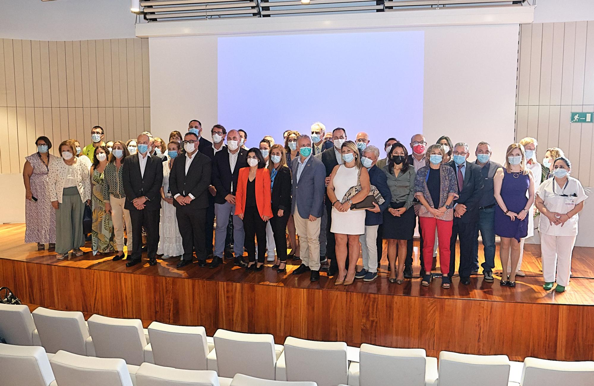 Ángel Víctor Torres asiste al Hospital General de Fuerteventura para conmemorar su 40 aniversario