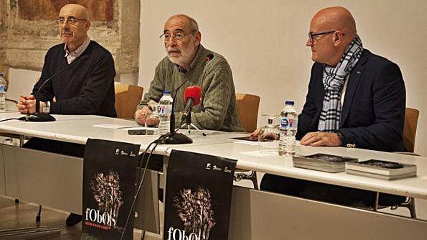 Jesús Portales, Carlos Pérez y Julio Eguaras durante la presentación del concurso de relatos &#039;Fobos&#039;.