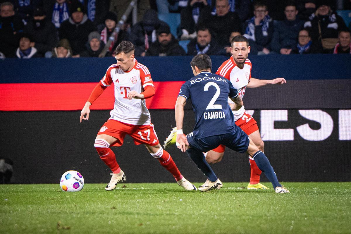 Bryan Zaragoza con la camiseta del Bayern Munich
