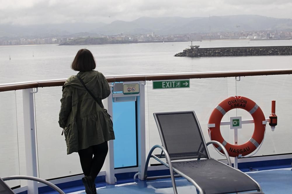 El crucero "Ovation of the Seas" en Gijón