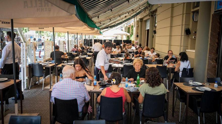 Bars und Restaurants erzielen im August trotz leicht gestiegener Kundenzahl 7,6% mehr Umsatz: Der Bon steigt um 6,2%