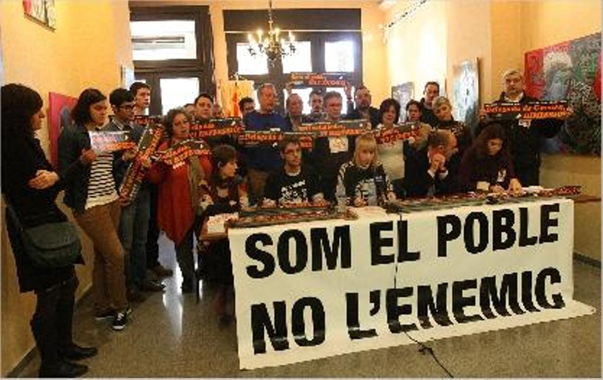 Los representantes de L'Assemblea per les Llibertats i contra la Repressió, ayer en el Micalet.