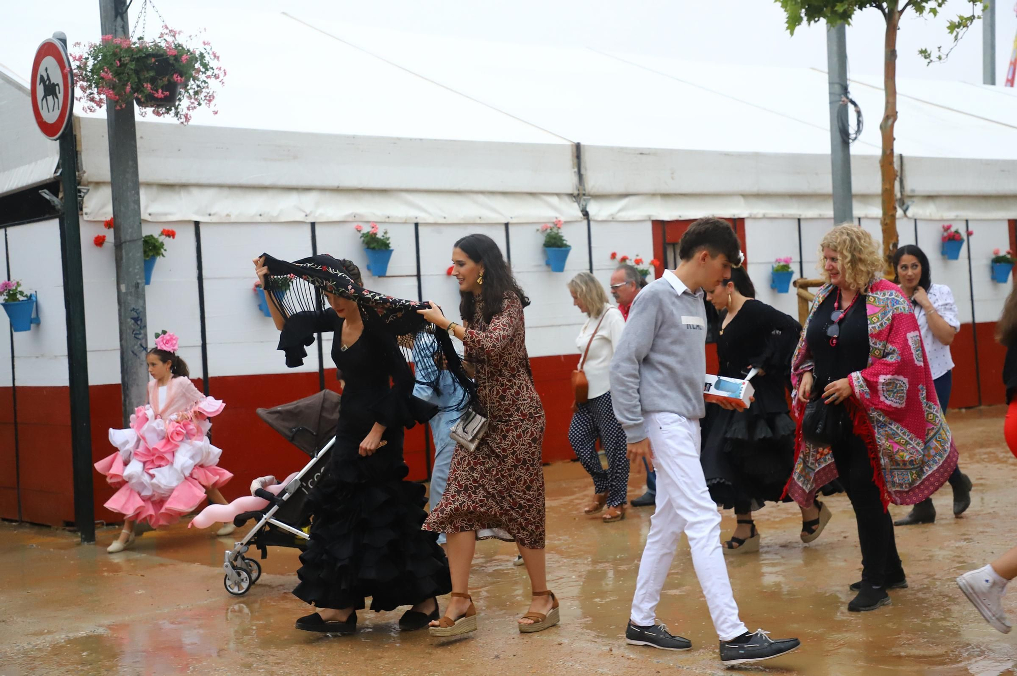 El primer día de Feria marcado por la lluvia