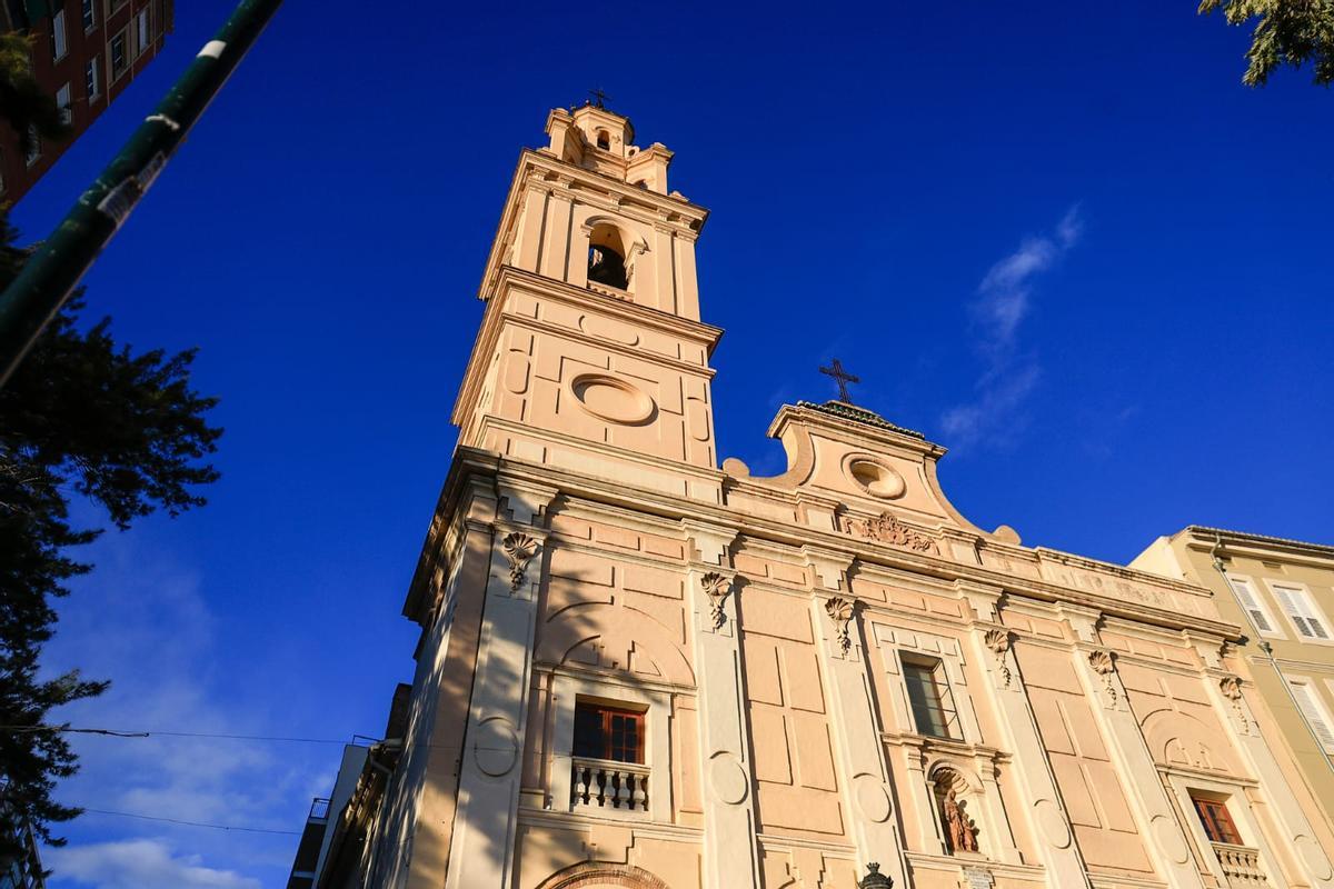 La inconfundible silueta del campanario de Goerlich