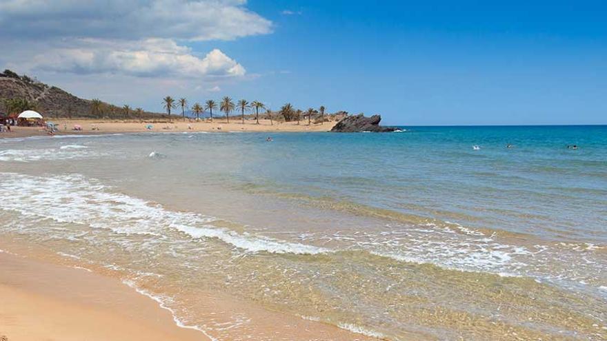 Muere una mujer de 40 años mientras se bañaba en una playa de Mazarrón