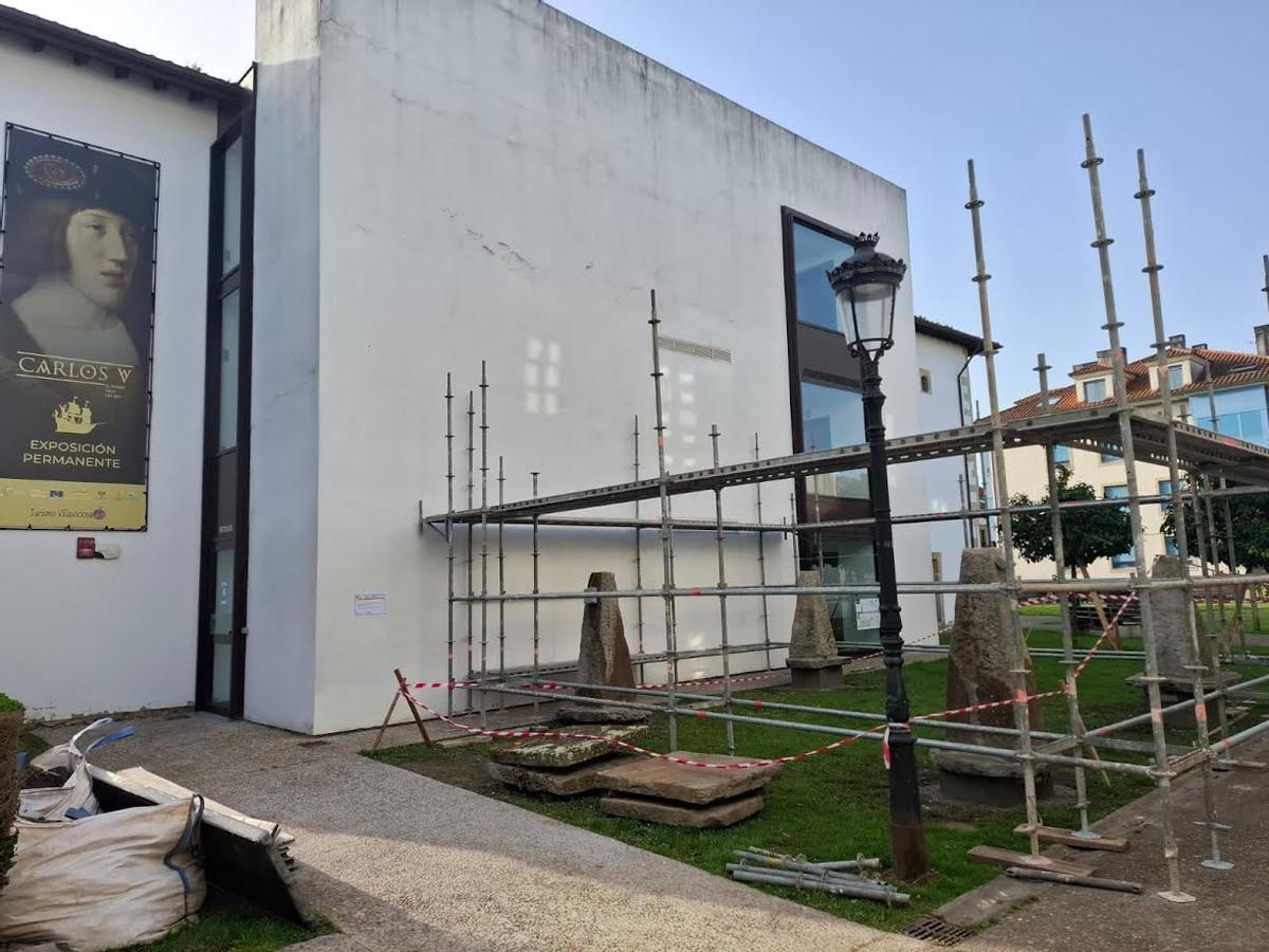 Los primeros trabajos para la instalación del hórreo.
