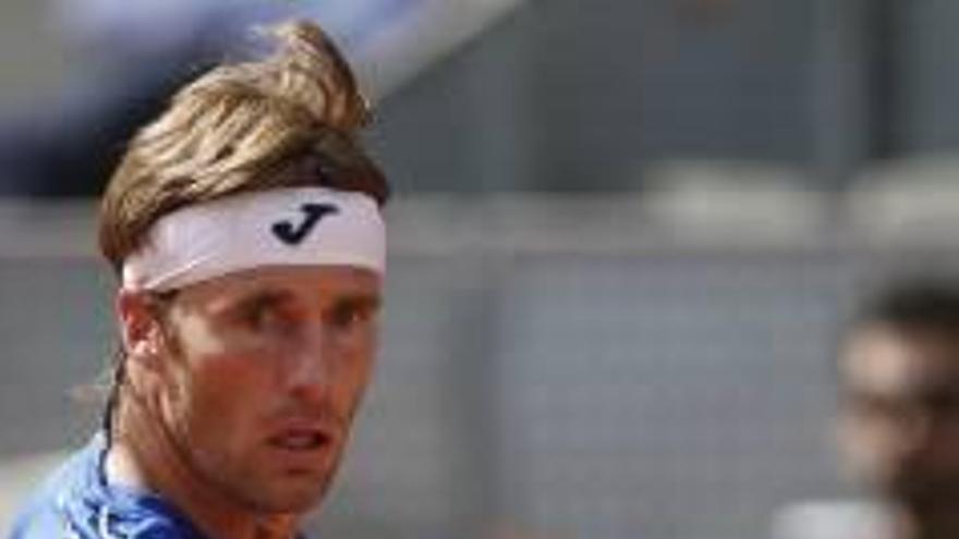 Dani Gimeno pone en apuros a Federer pero se despide del torneo de Estambul