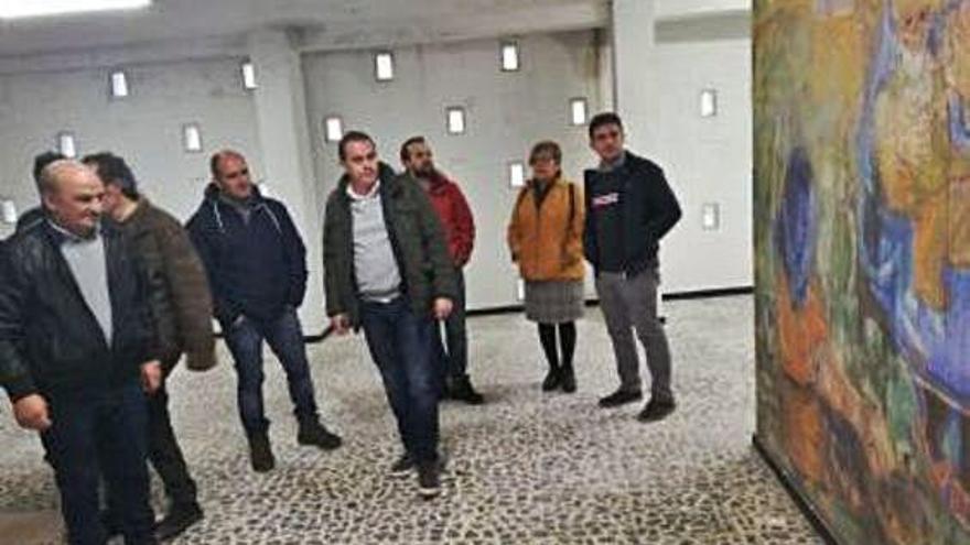Repfresentantes de la Diputación y del Ayuntamiento de Galende visitan el futuro Museo de la Memoria.