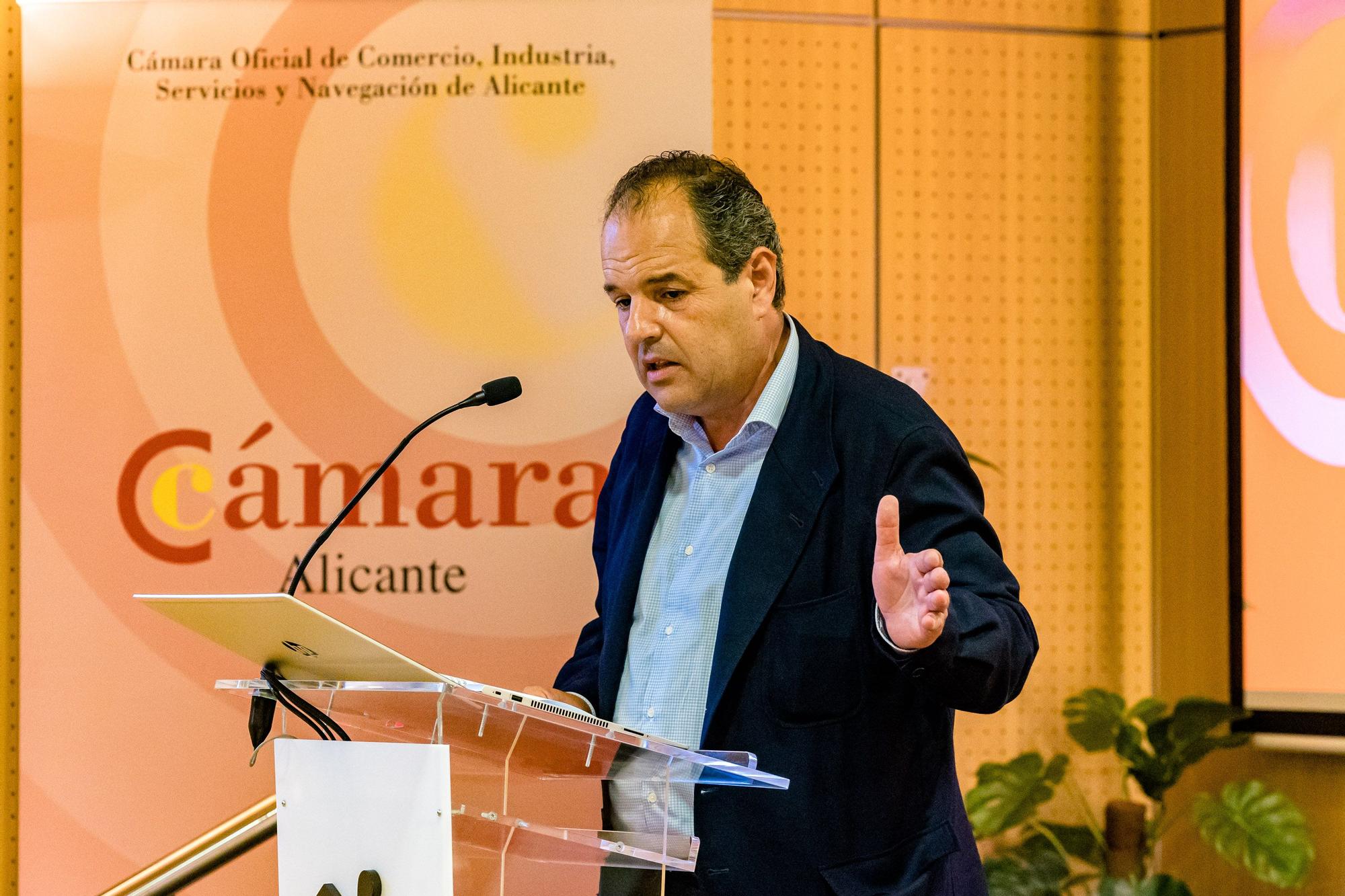 La institución empresarial insiste en que "no es momento" de crear el nuevo impuesto, que ven como un "ataque" al sector