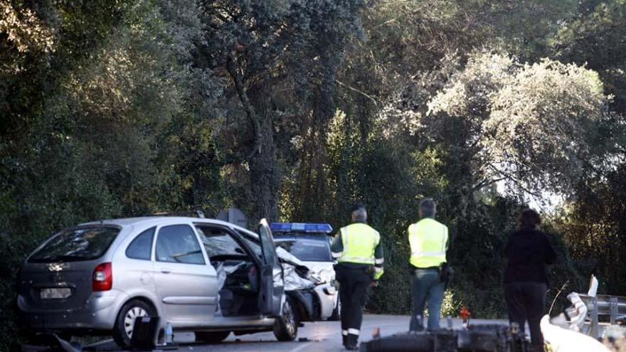 Muere un motorista en un choque frontal en la carretera de Trassierra