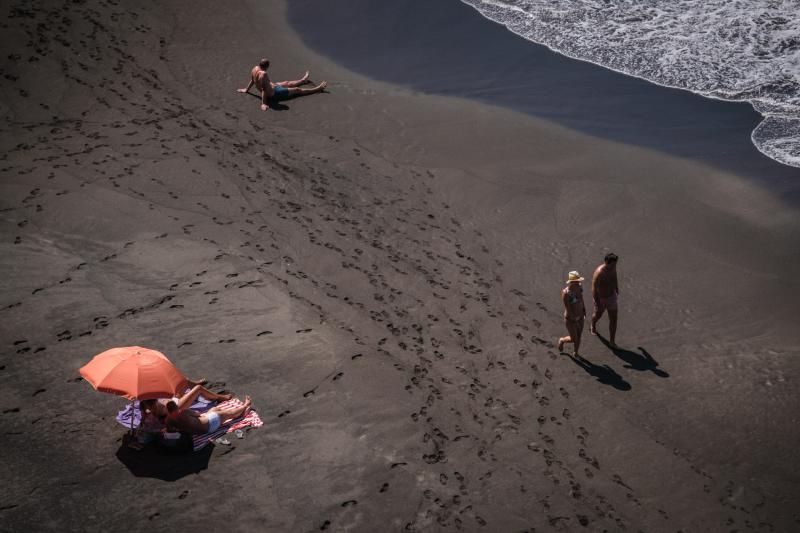 Abre la playa del Bollullo, en La Orotava