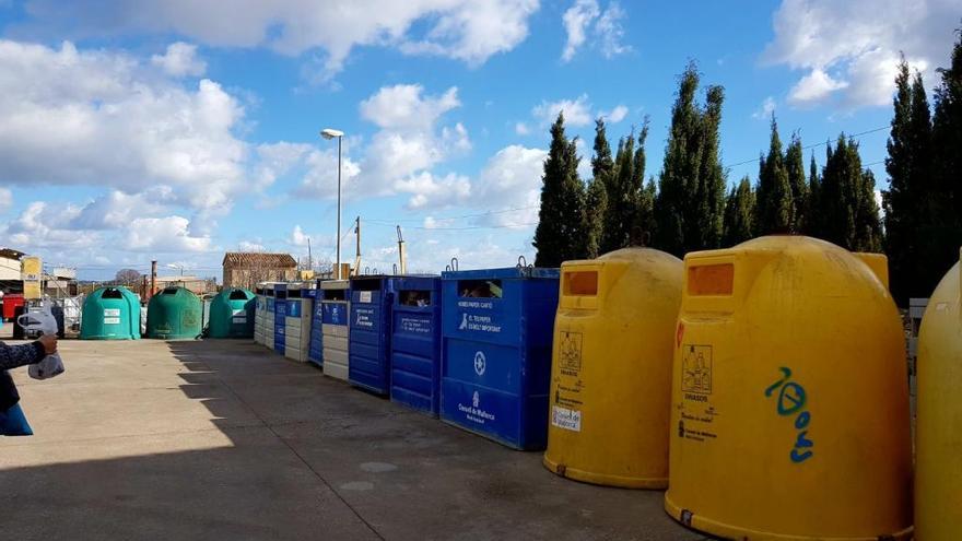 Imagen del punto verde de Binissalem donde, recientemente, se han instalado cámaras para mejorarlo.