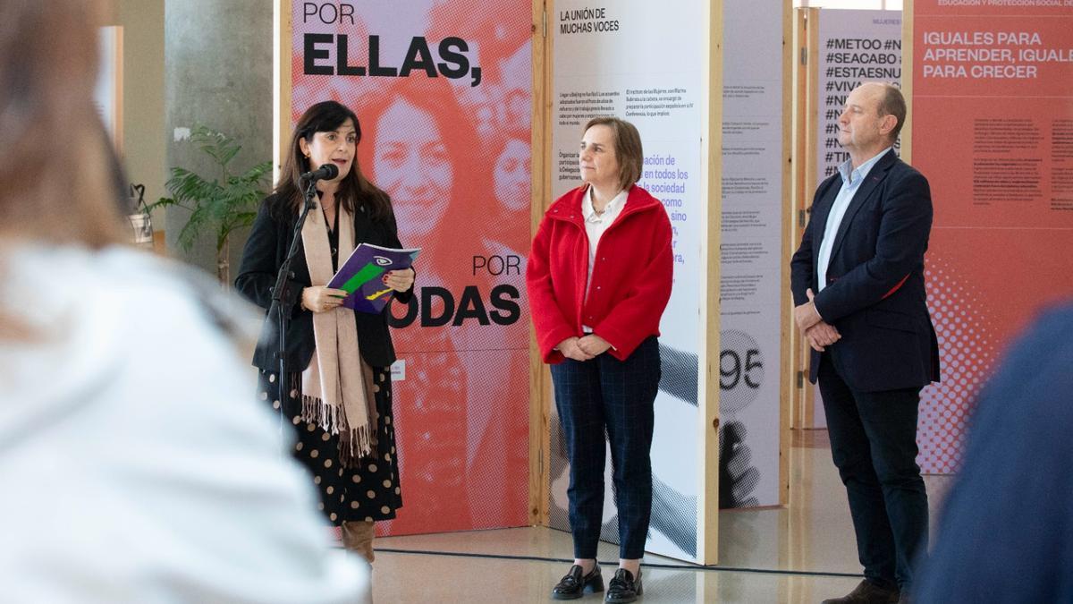 La exposición se puede ver en el hall de la facultad de Jurídicas.