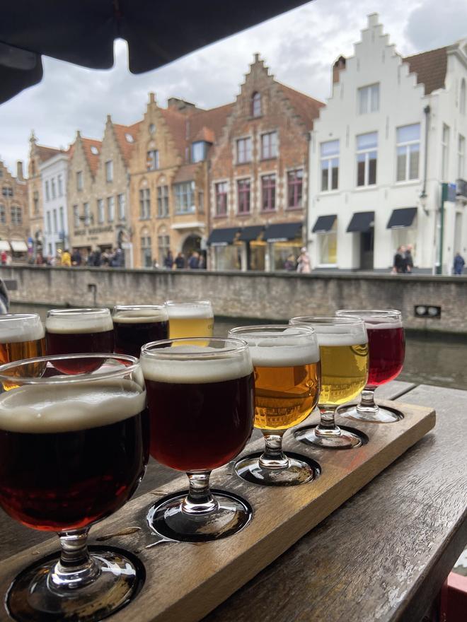 Una cata de cervezas a los pies de un canal belga