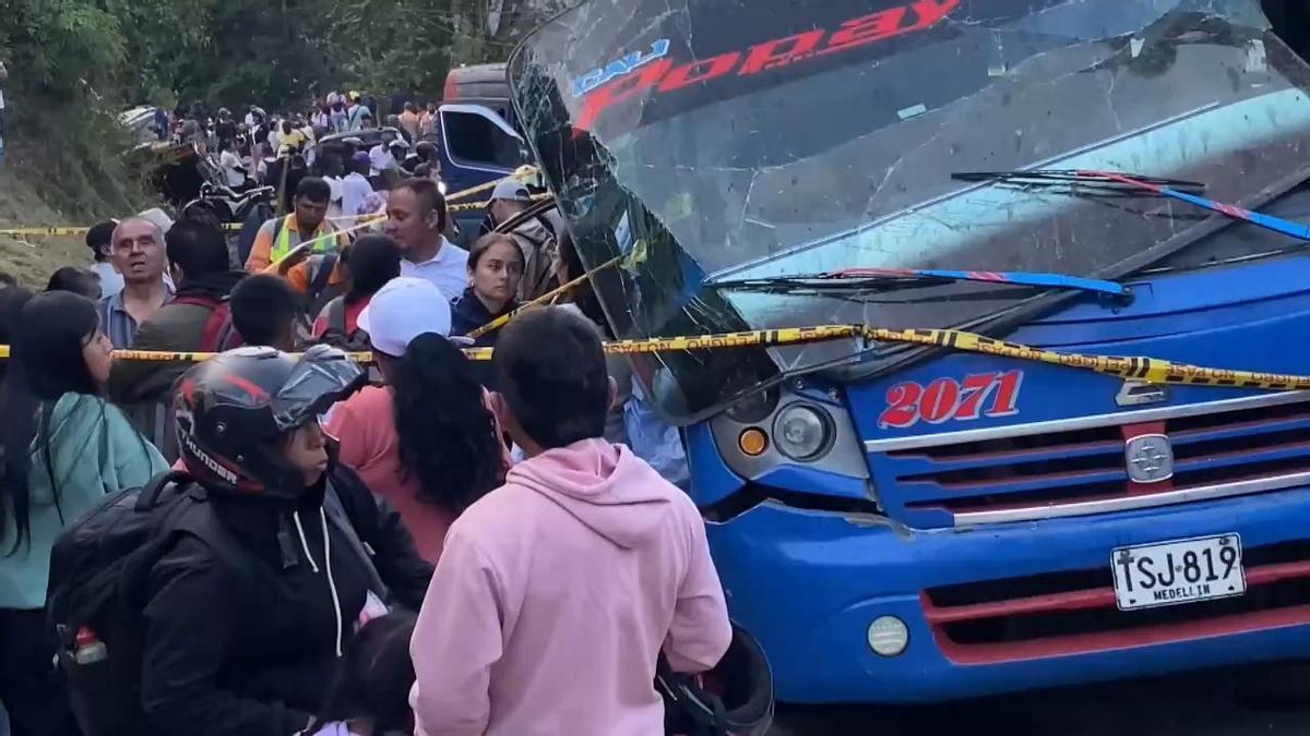 Un atentado terrorista provoca 14 muertos y unos 40 heridos en Colombia