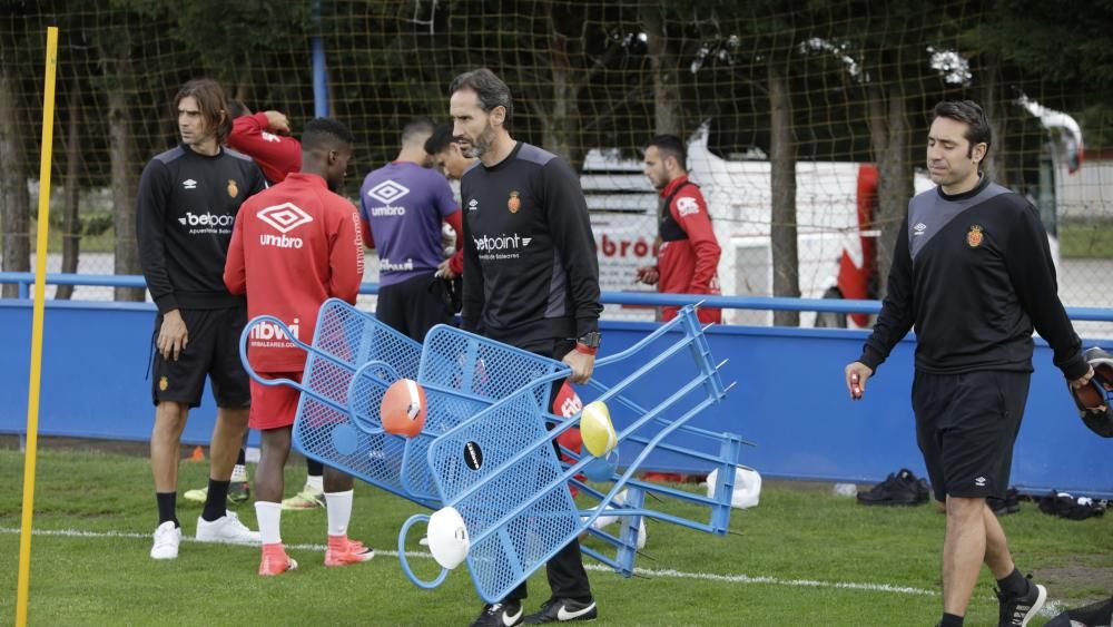 El Real Mallorca entrena en la ciudad deportiva del Alavés