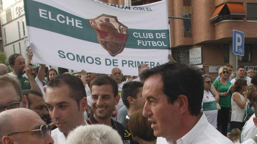 El Elche se consume en la incertidumbre