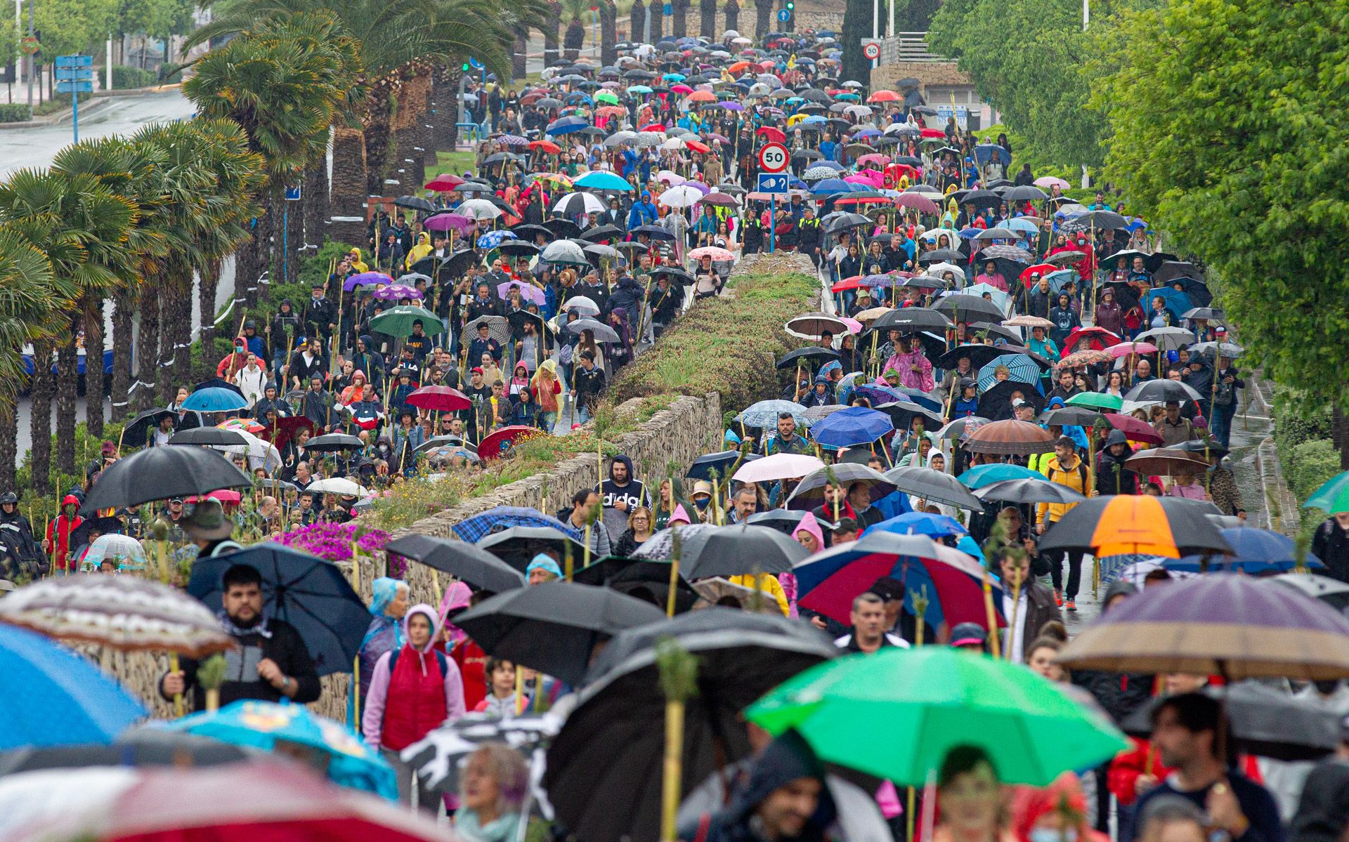 La lluvia no puede con la tradición