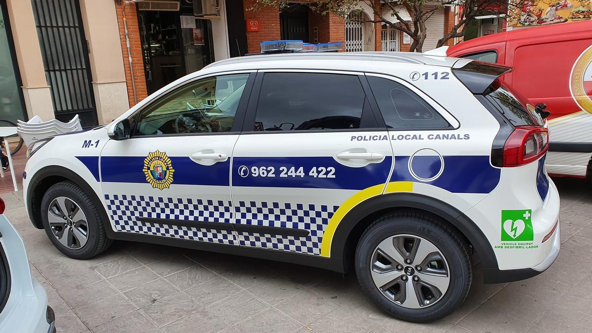 Un coche de patrulla de la Policía Local de Canals.