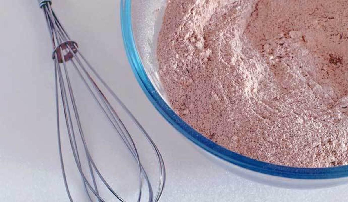 Cómo hacer un bizcocho de chocolate light, paso a paso