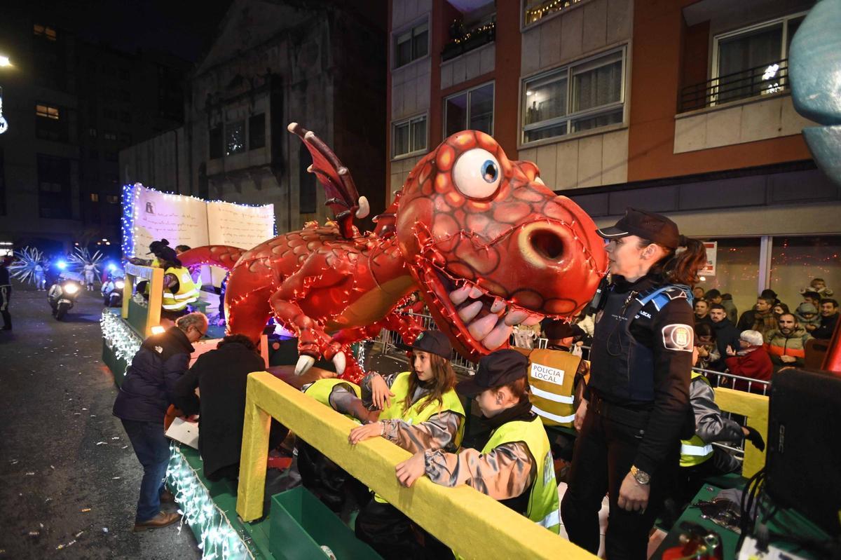 Los Reyes Magos recorren las calles de Vigo