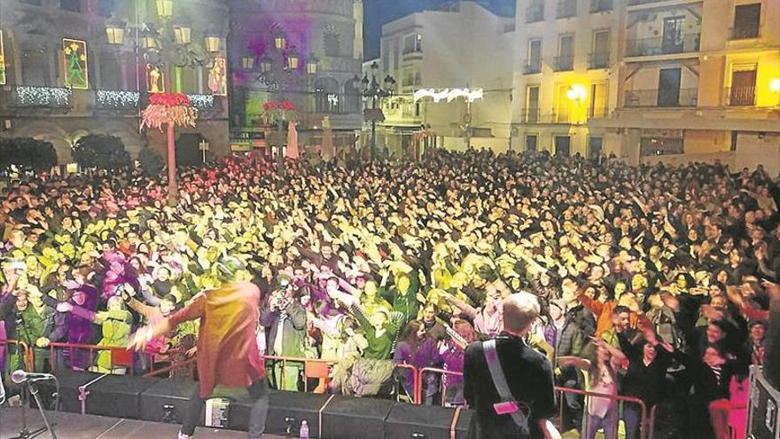 El Ayuntamiento califica de «éxito» el concierto de Los Aslándticos en la ROSA